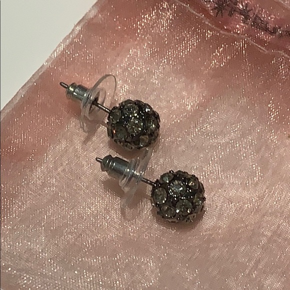 Ball earring studs - Picture 1 of 3